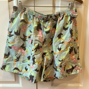 Men’s Patagonia swim suit mesh lining size M flamingo print 5” inseam